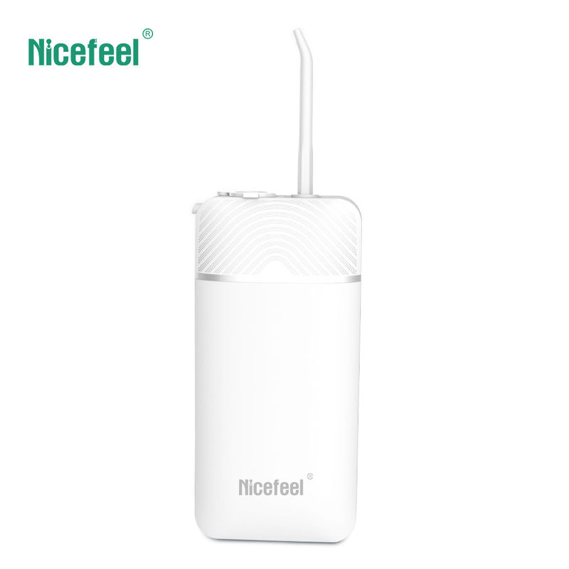 Máy tăm nước mini Flycat với bình chứa nước 150ml và màu sắc